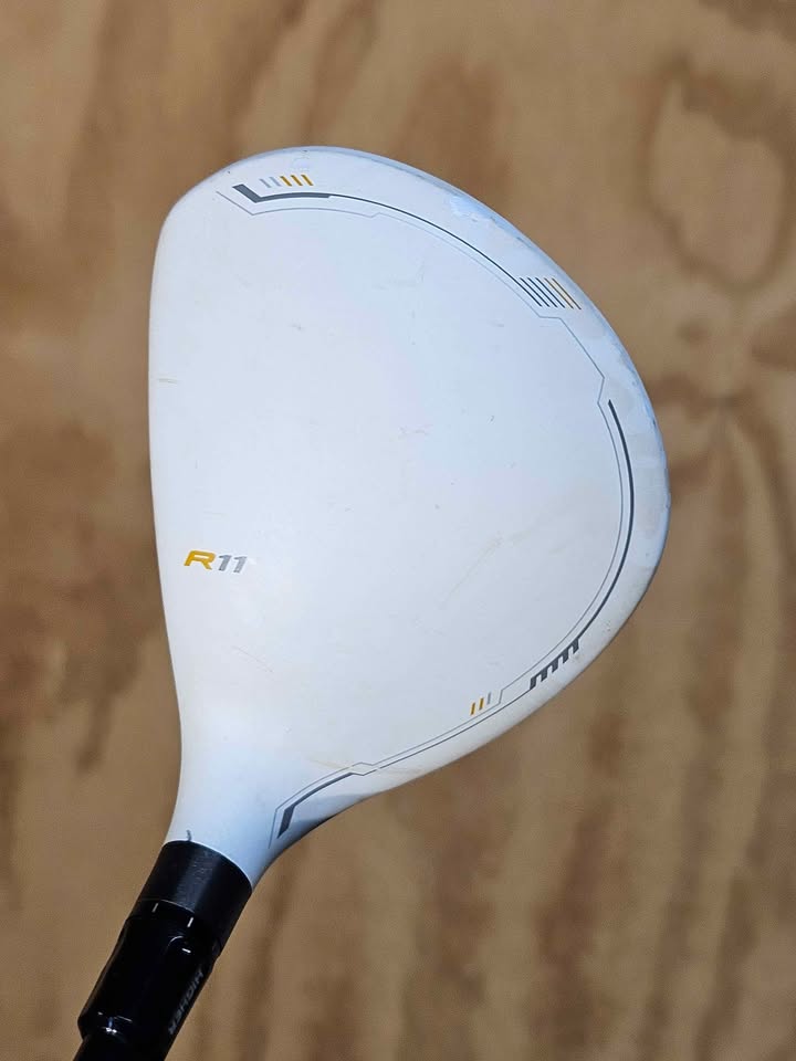 TaylorMade R11 7 wood RH Stiff