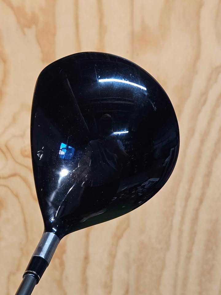 TaylorMade r5 dual 10.5 degree driver RH Stiff