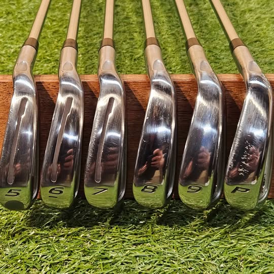 TaylorMade RSi2 irons 5-P RH Regular